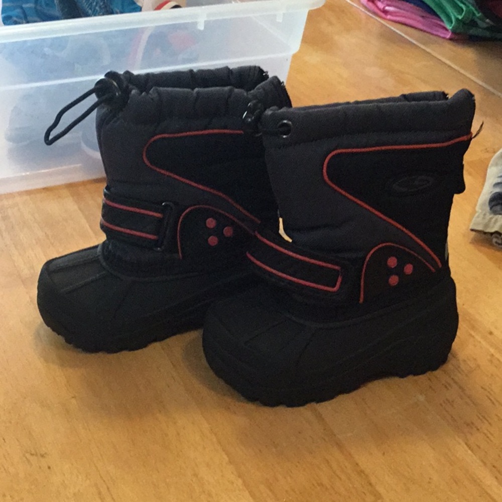 Baby snow boots size 5
